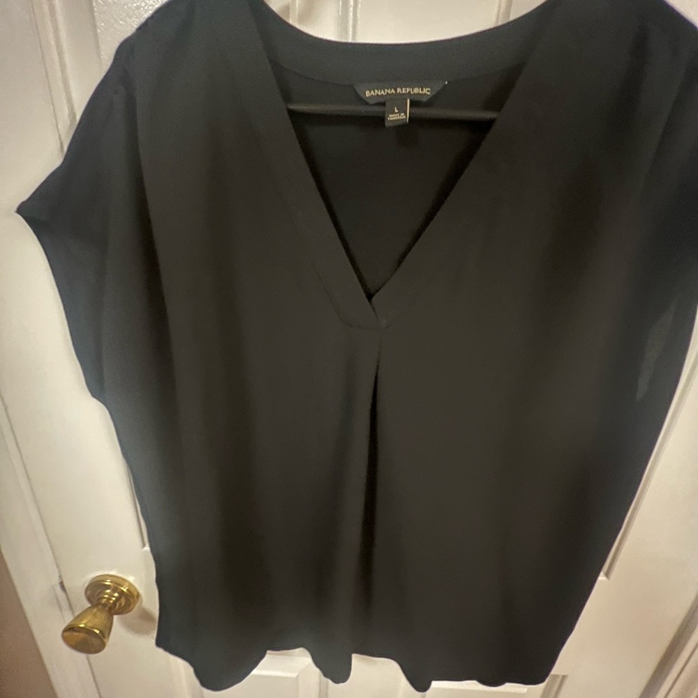 Banana Republic Women's Black V-Neck Top size large